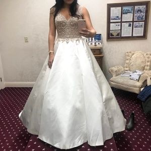 maggie sottero sophronia wedding dress size 8 never worn beaded bodice, satin